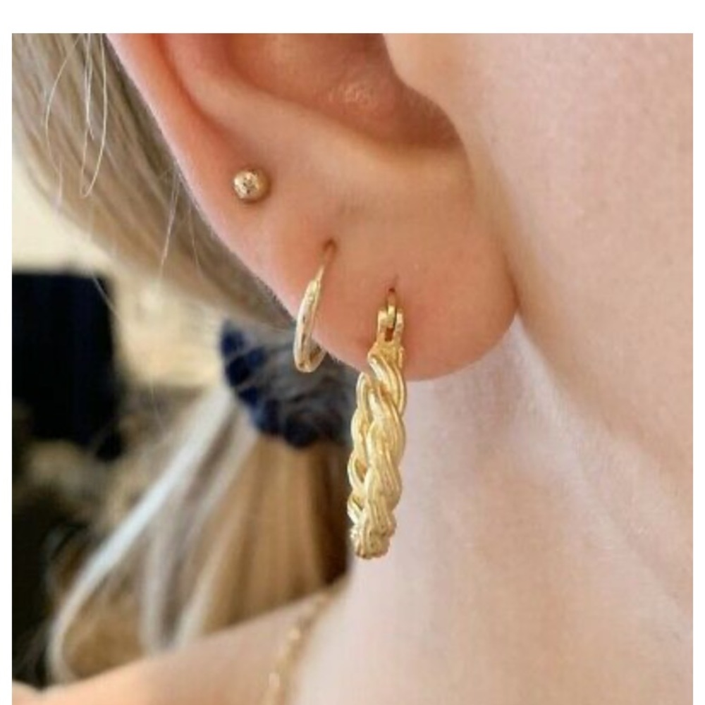 NEW 18K Gold Plated Hoop Earrings - Picture 7 of 7